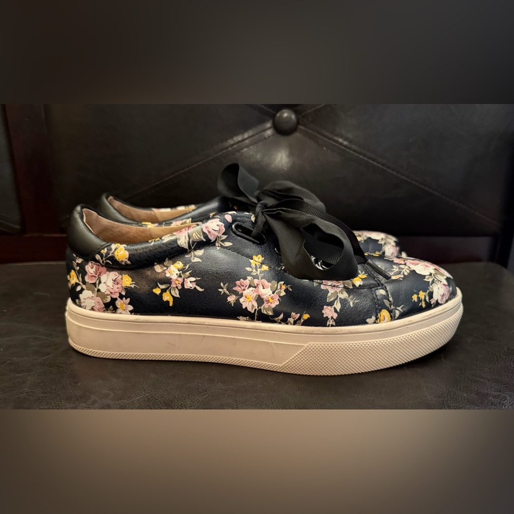 Caslon Carter Floral Roses Women's Leather Sneakers Sz 8